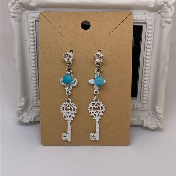 Fashion post earrings - Picture 2 of 5